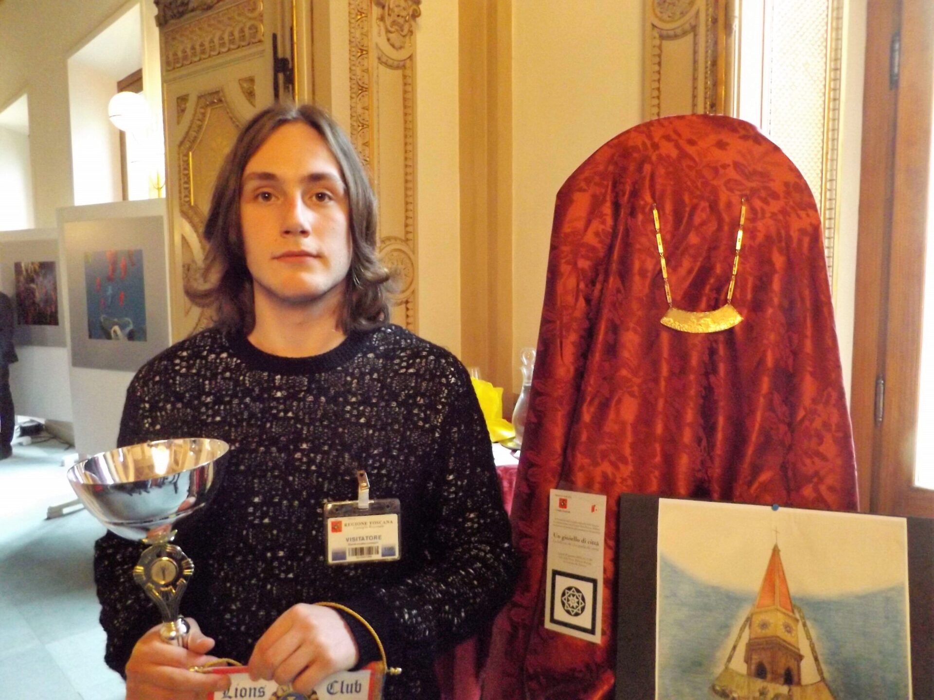 Un gioiello di Città. Collana con lo scorcio di Arezzo, lo studente Caselli vince il primo premio