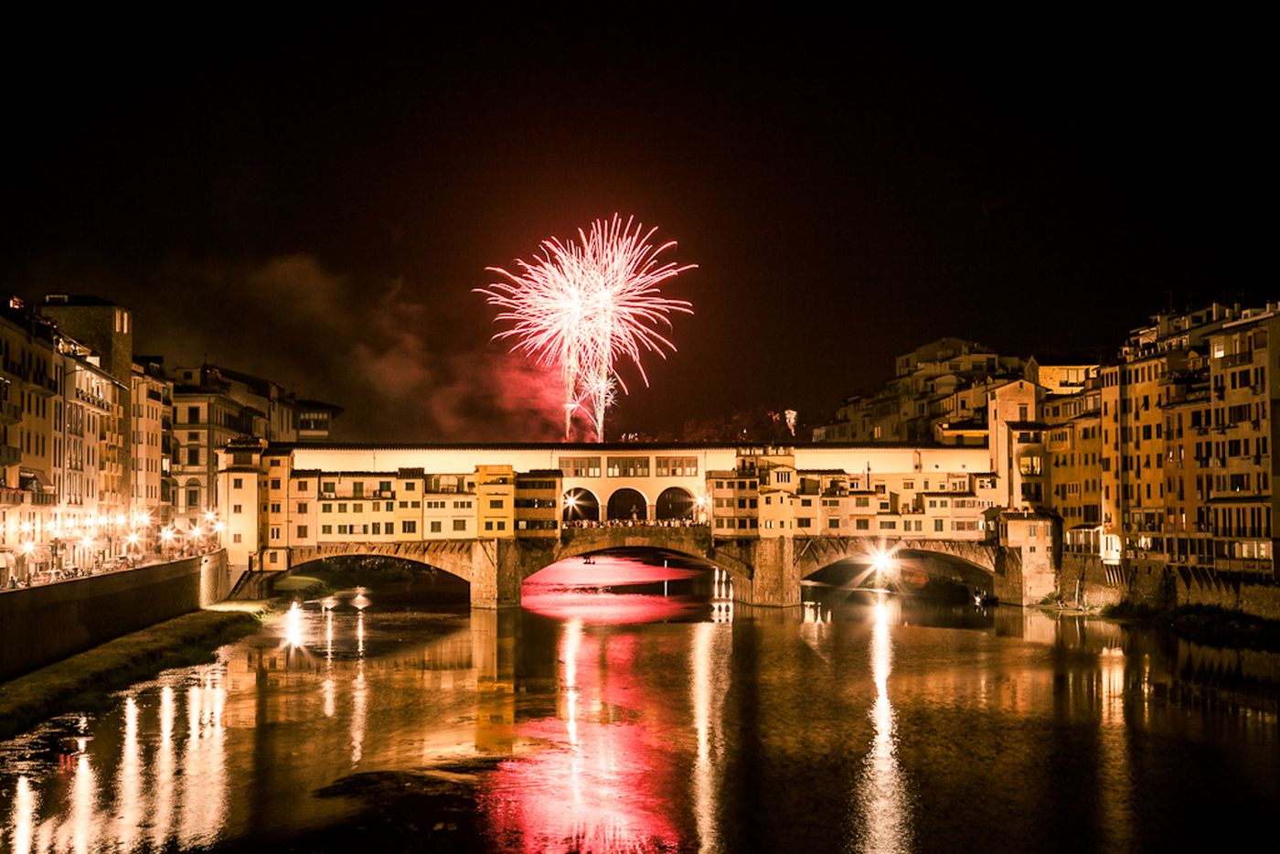 San Giovanni tutto l’anno. A Firenze un minuto di fuochi d’artificio ogni 24 del mese