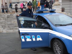 Picchiava e rapinava per strada donne anziane. Arrestato dalla Polizia