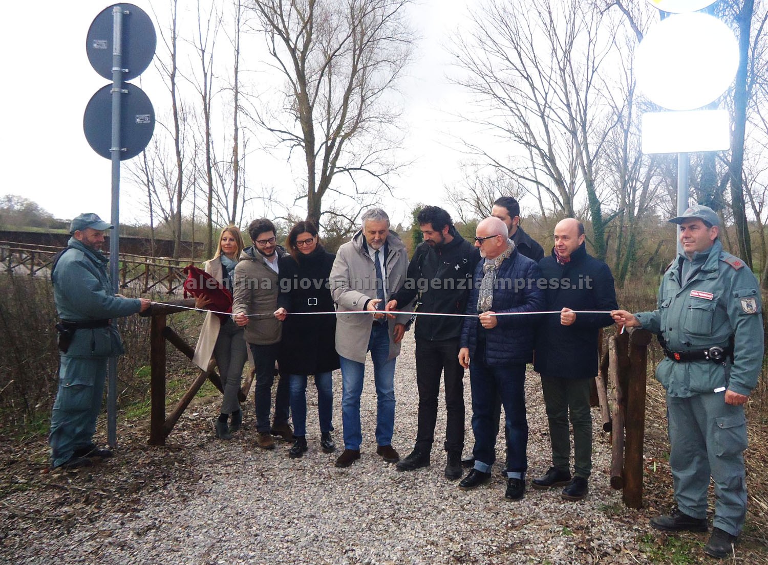 Canale Maestro in bici. Inaugurata passerella. «Presto pista da Casentino a San Rossore»