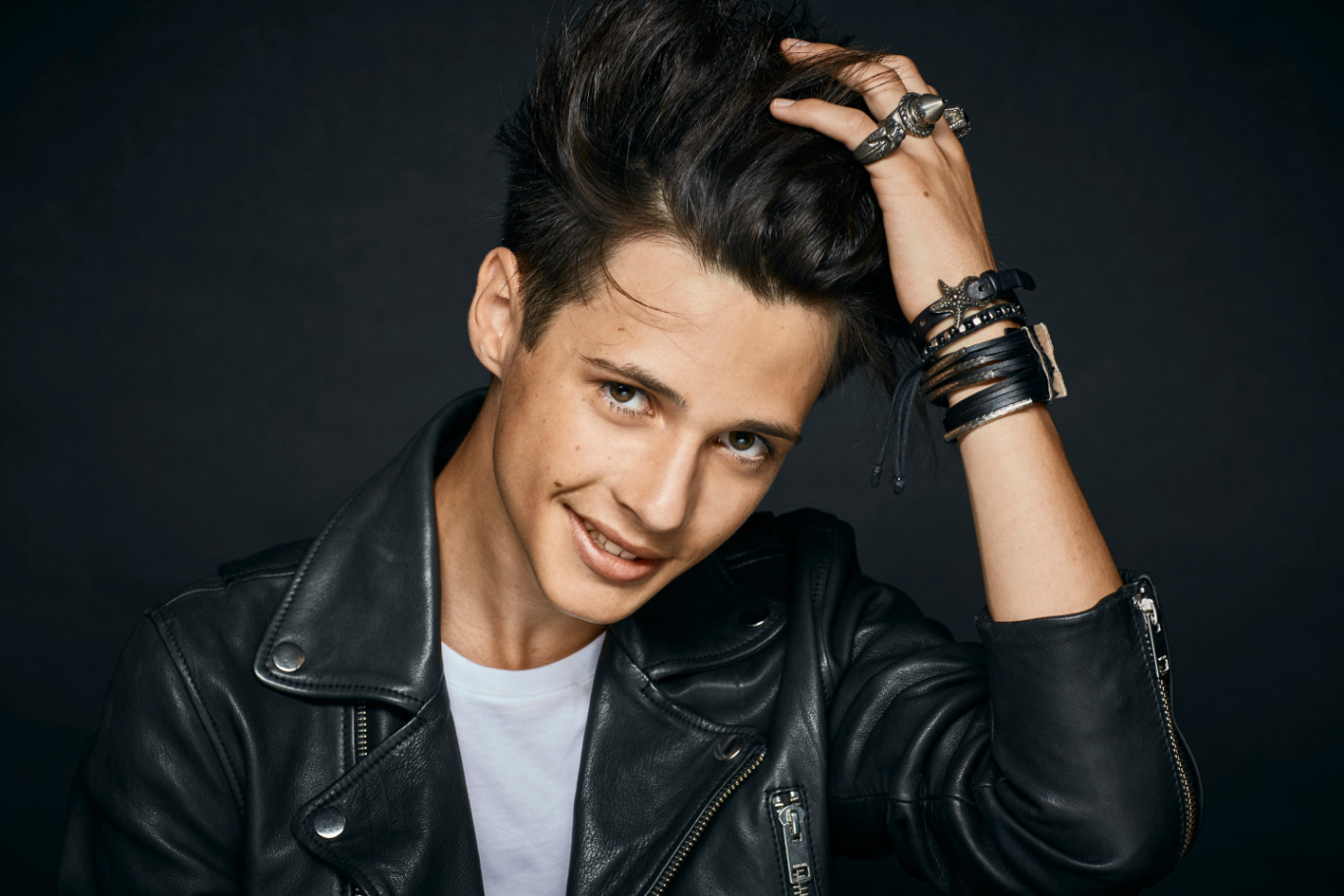 Da “Amici” al successo. Thomas in concerto a Firenze presenta “E’ un attimo” e “Il sole alla finestra”