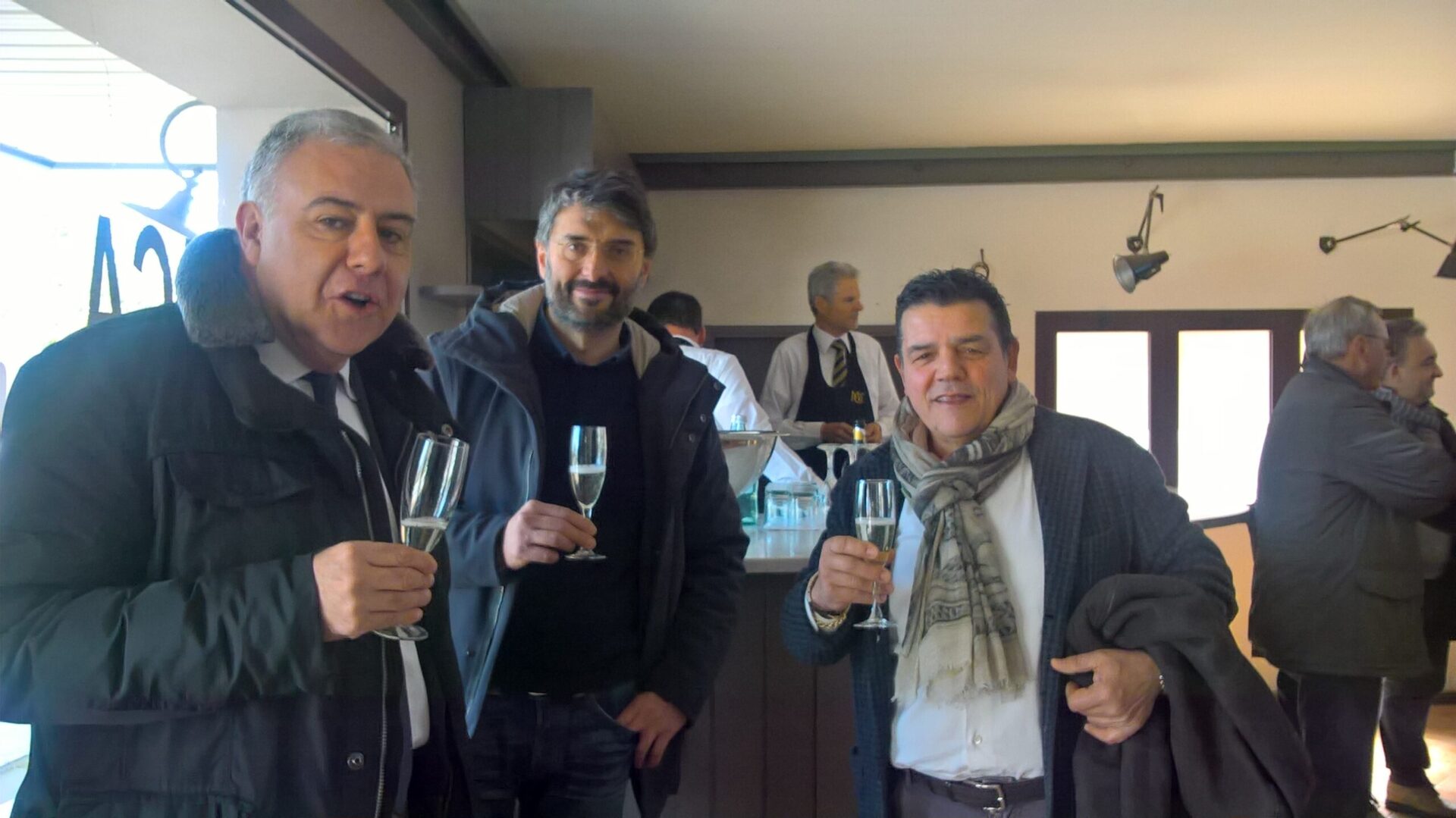 Un brindisi per suggellare la permuta di immobili tra Comune e Consorzio Agrario