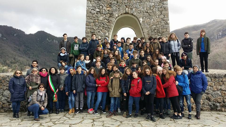 70 studenti in visita a Sant’Anna di Stazzema a bordo del Bus della Memoria