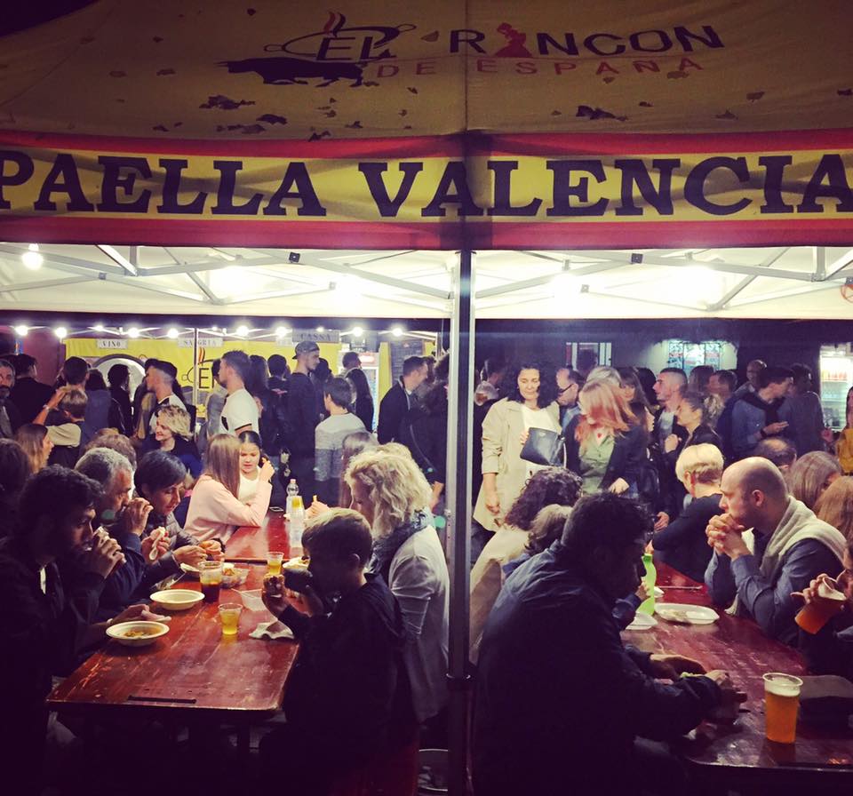 Food&Street. Tre maxi padelle di paella per dare il via alla kermesse tra musica, arte e shopping