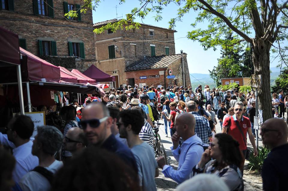 Chiusure a misura di artista, tra il mecenatismo di Lonti Ebers e i mugugni degli abitanti