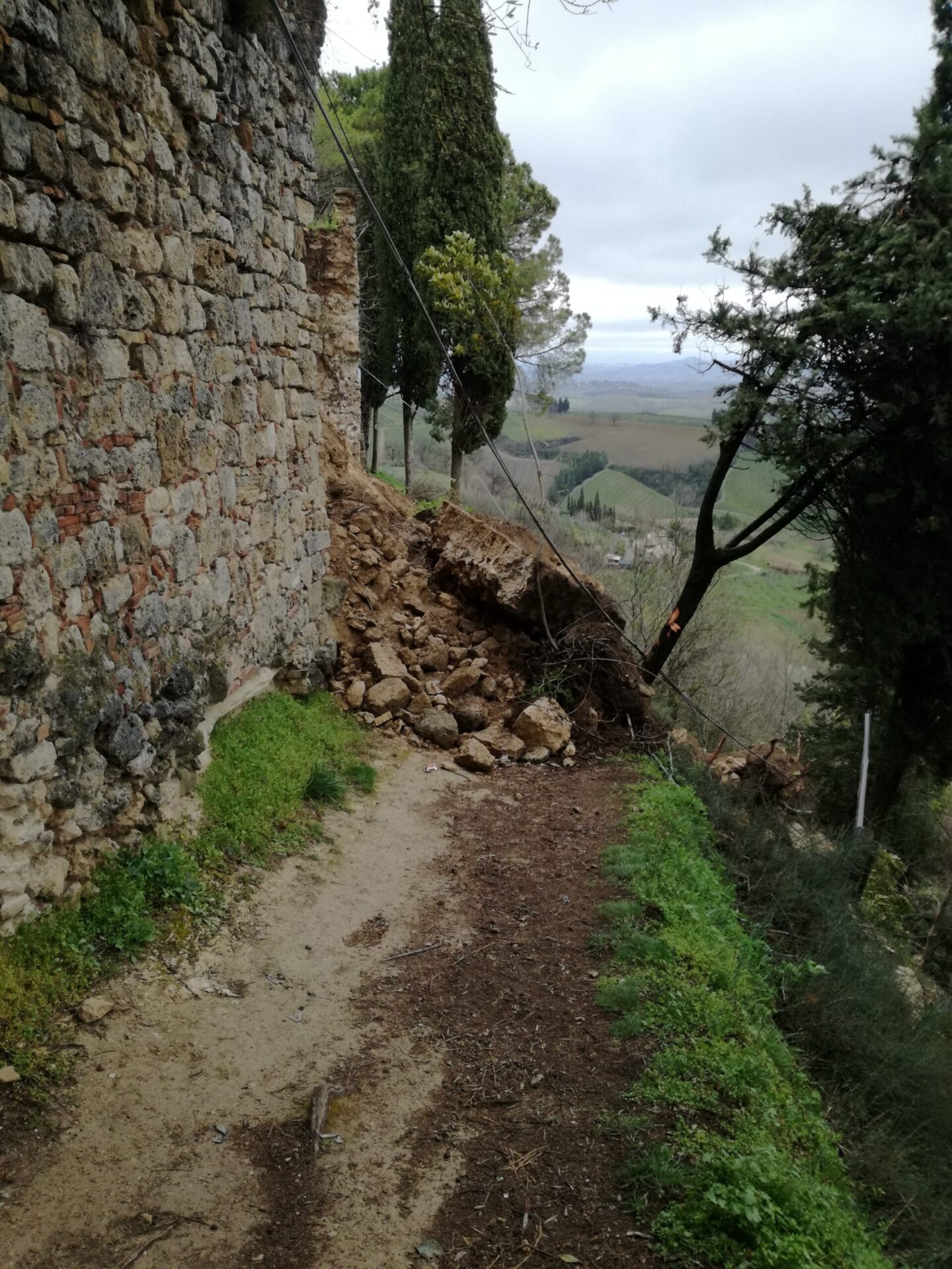 Crolla tratto di mura, il sindaco Bassi plaude all’intervento di somma urgenza del Mibact