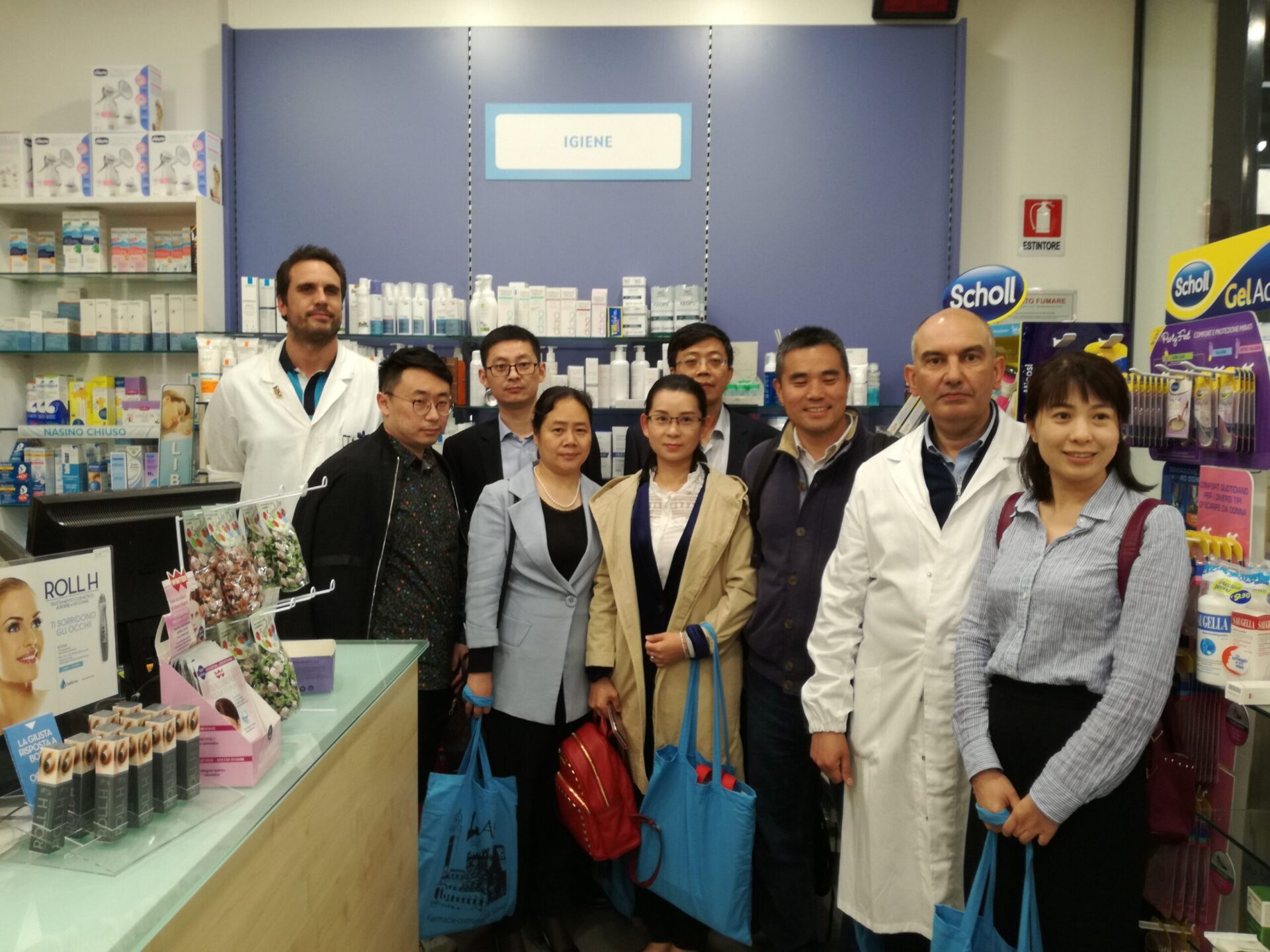 Dalla Cina a Siena. Delegazione di medici a lezione sul funzionamento della farmacia