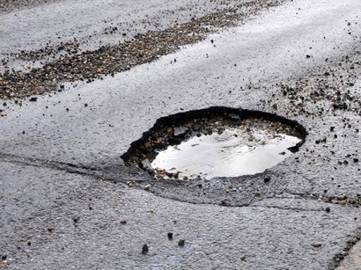 “Chatta la buca”, che successo. Oltre 7100 riparazioni a Firenze in un mese, il sindaco: «Obiettivo risanare 68 km di strade»