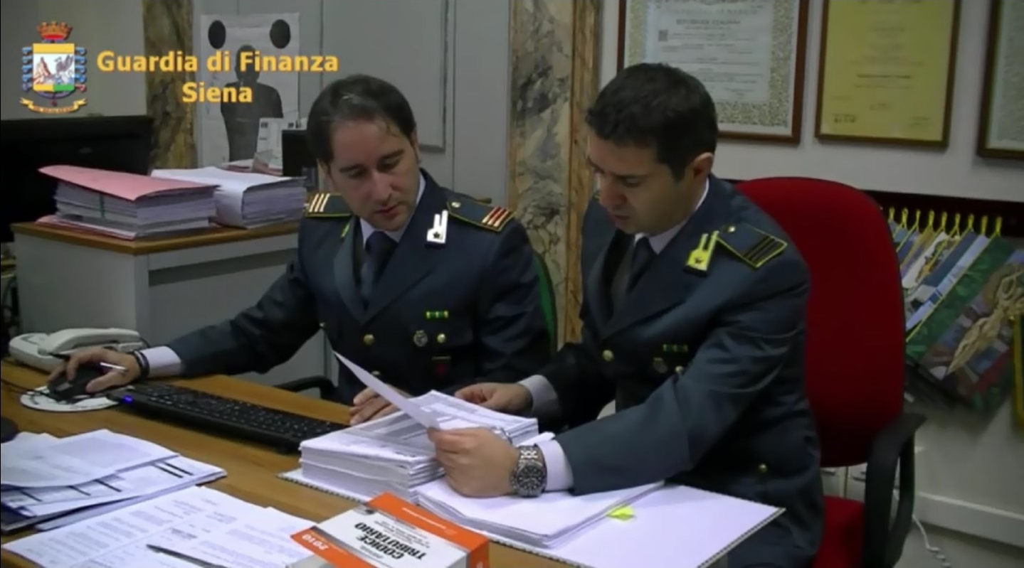 Senza contributi allo Stato. Un milione di euro nascosto al fisco, la Gdf smaschera 20 badanti