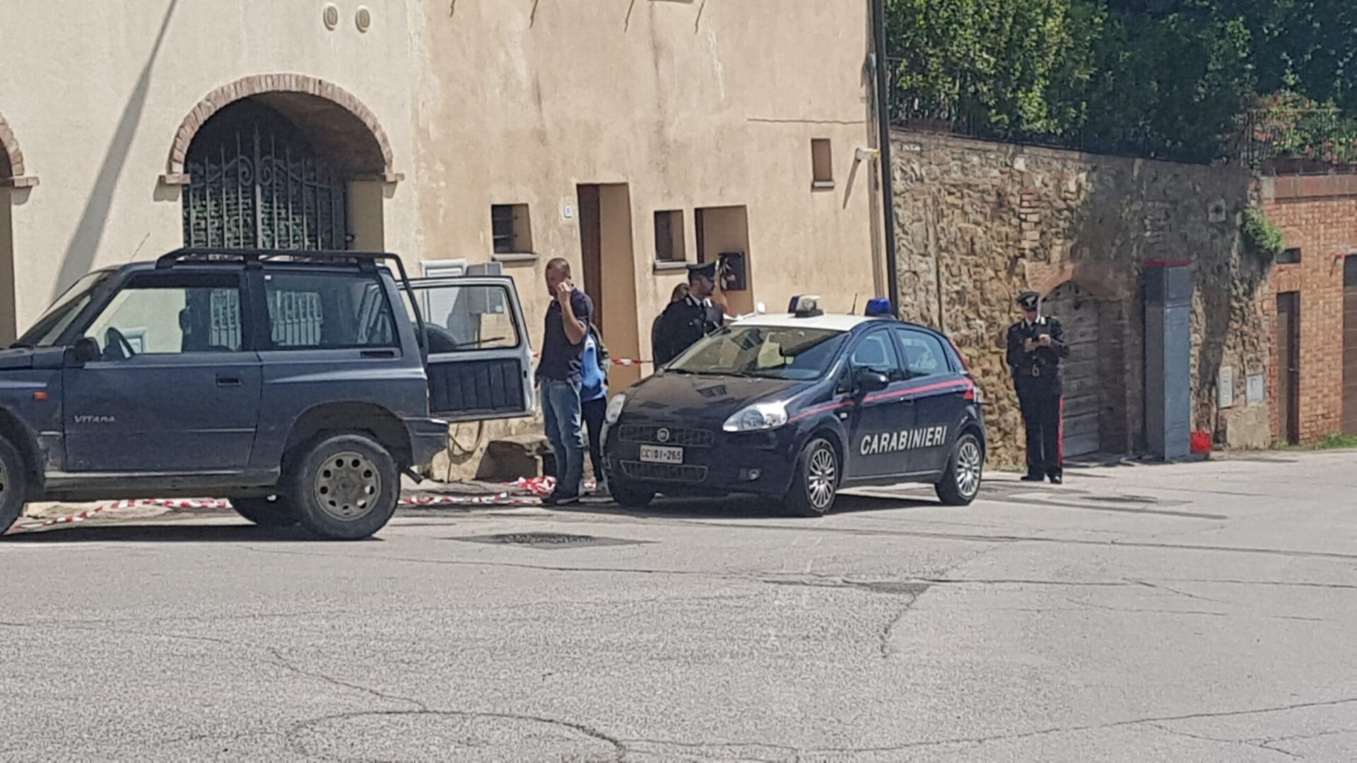 Giallo a Sinalunga. Spara e uccide 22enne, fermato. La vittima raggiunta da colpo alla nuca