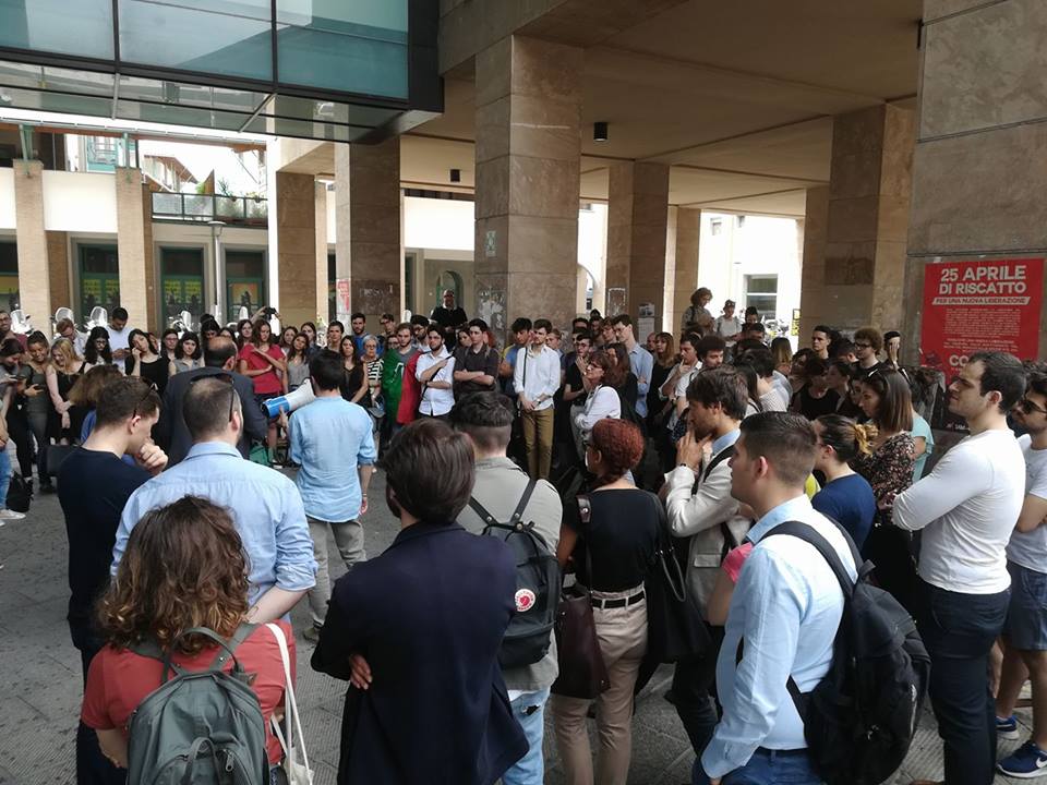 Le superiori tornano in classe. Al 50 per cento. Bus potenziati e tutor per evitare assembramenti