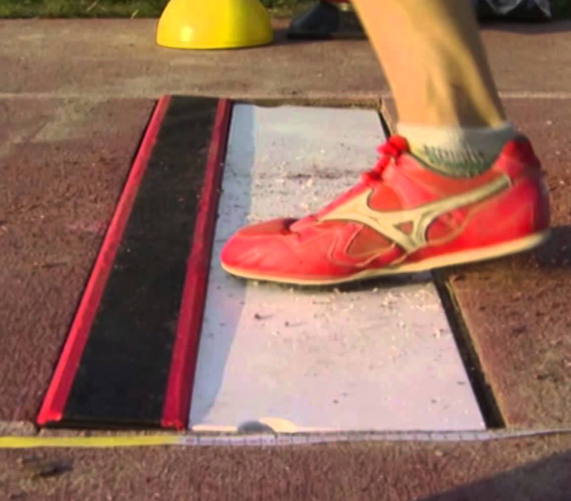 Nuova pedana per il salto in lungo, terminati i lavori. Taglio del nastro con gare di triathlon. Atletica leggera, è boom di praticanti