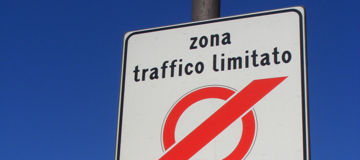 Nuova Ztl con varchi di accesso telematici a San Quirico d’Orcia. Varato il nuovo regolamento per l’ingresso nel centro storico