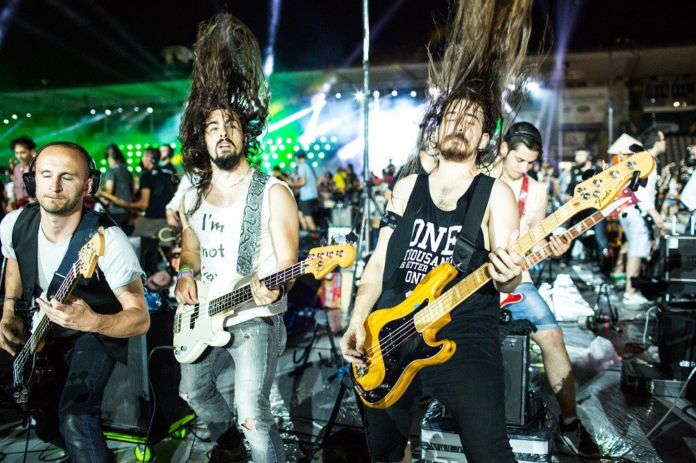Rockin 1000. Al “Franchi” spettacolo unico con 1500 musicisti e Courtney Love