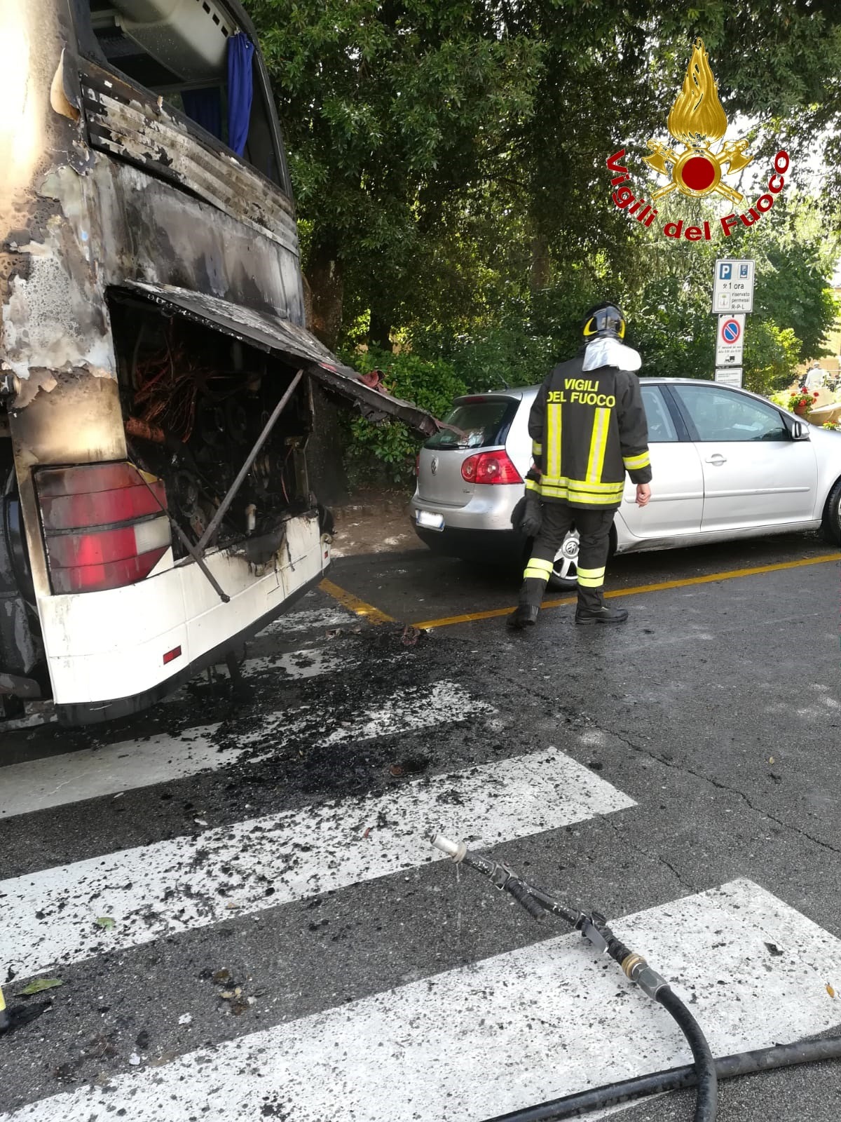 Autobus in fiamme. Paura a Montalcino. Intossicato l’autista. Undici giorni fa episodio analogo a Siena