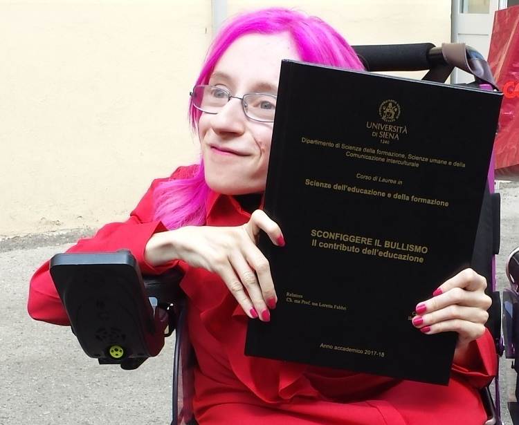 Ambito traguardo. Tesi sul bullismo, si è laureata Ilaria Bidini in prima linea contro i pregiudizi sulla disabilità