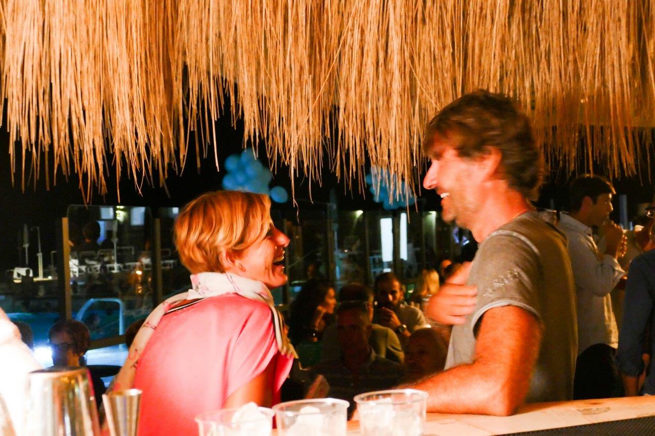 Relax alle terme. La giornalista Valentina Bisti fa festa con marito e amici