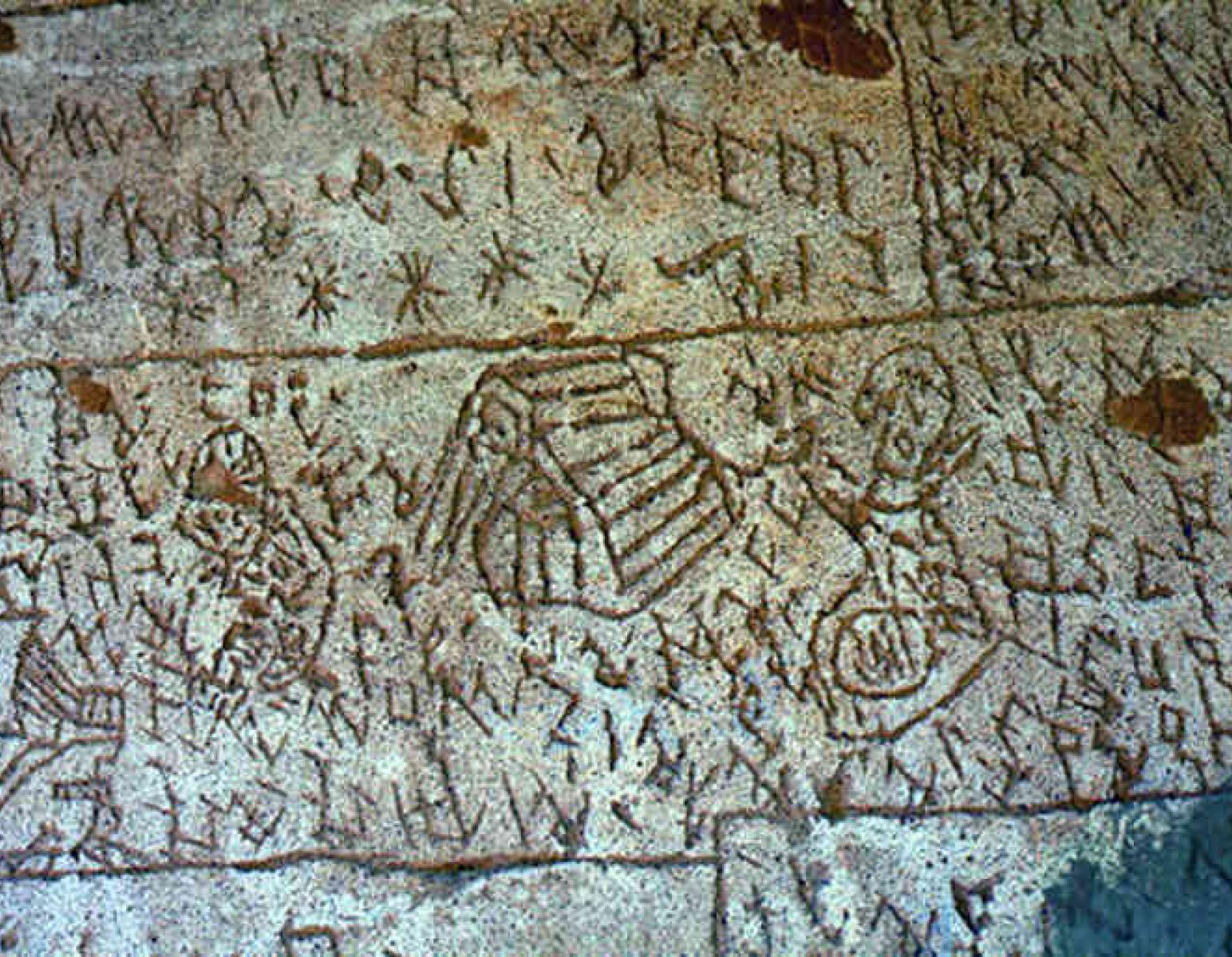 Recupero della memoria. Graffiti di Nof4 a Volterra, l’annuncio del sindaco: «Partito secondo intervento di distacco»