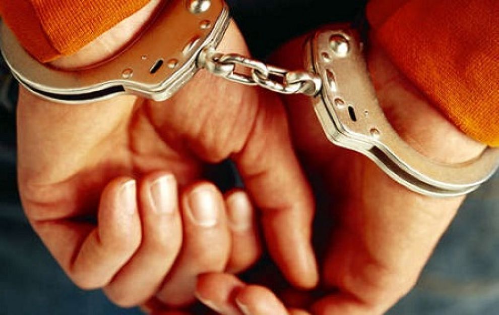 La casa della droga. Spaccio in uno stabile disabitato, 7 arresti