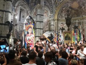 Mancata benedizione al Palio. Il Vescovo: «Riti di religiosità civica non si riducano a vuota scenografia del passato»