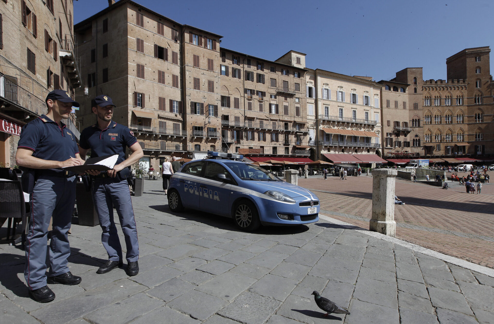 Truffa aggravata. Si fingevano sordomuti per ottenere donazioni, denunciata ed espulsa coppia di stranieri