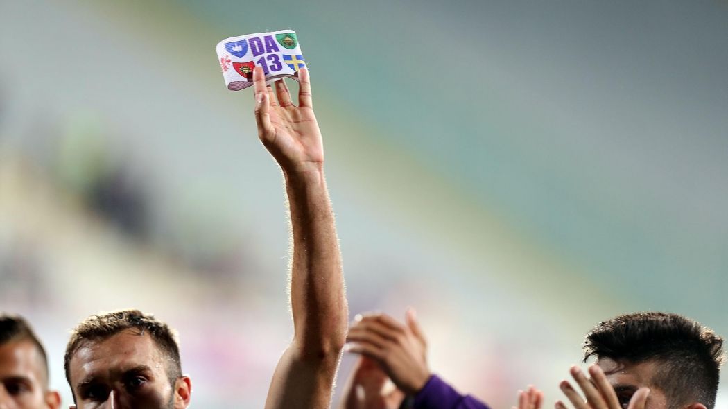 Via libera alla fascia. Fiorentina, dalla Lega Calcio sì all’utilizzo del simbolo in ricordo di Astori