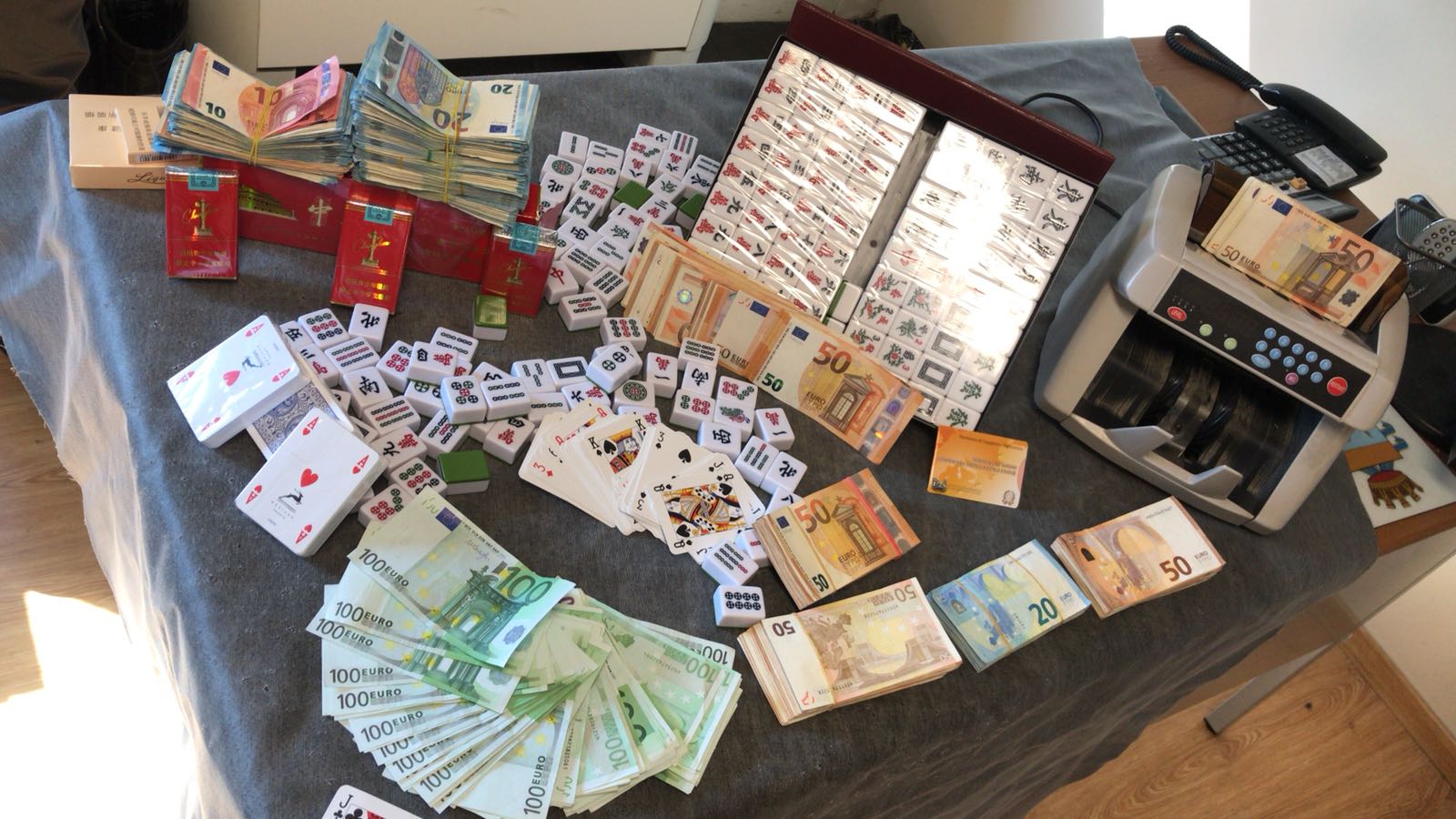 Ristorante con bisca. Firenze, sul tavolo da poker 100mila euro scommesse. 9 denunciati