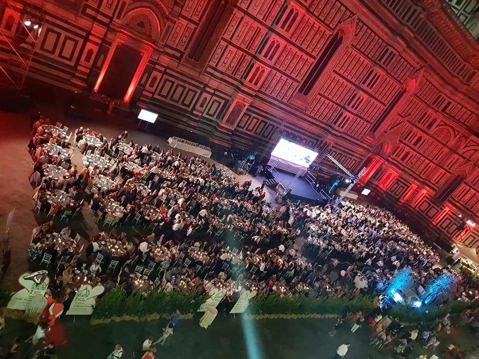 Il Cuore di Firenze. Oltre mille persone in Piazza Duomo per 100 defibrillatori nelle scuole