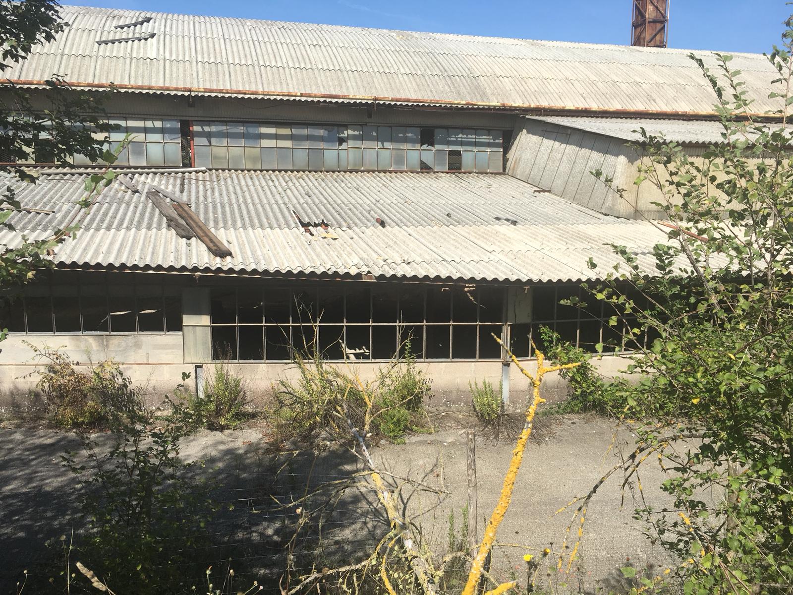 Inquinamento ambientale. Amianto e rifiuti speciali, sequestrato sito industriale abbandonato ad Asciano