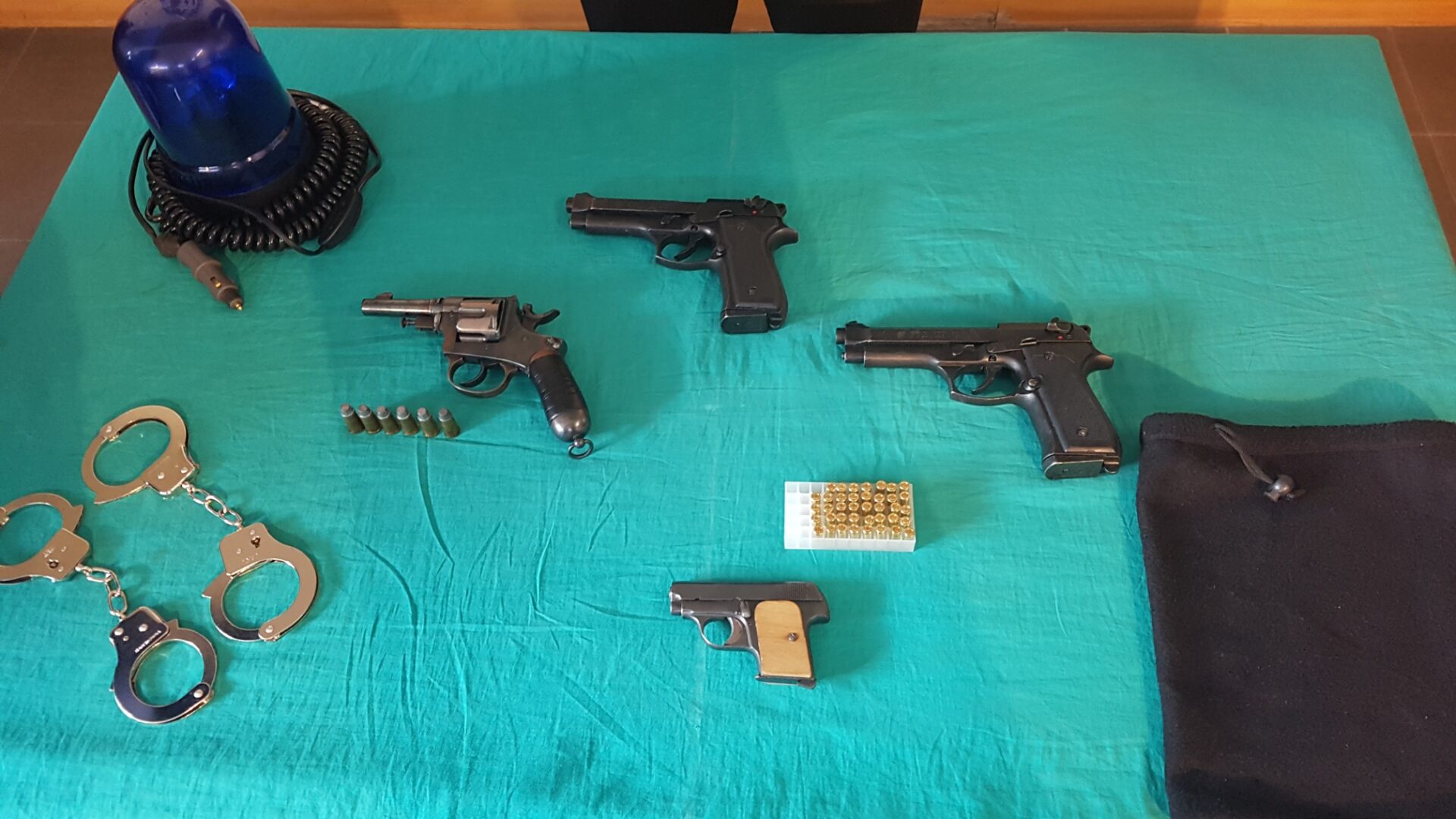 Il settimo comandamento. Ex detenuti accolti in chiesa rapinano gioielleria, arrestati
