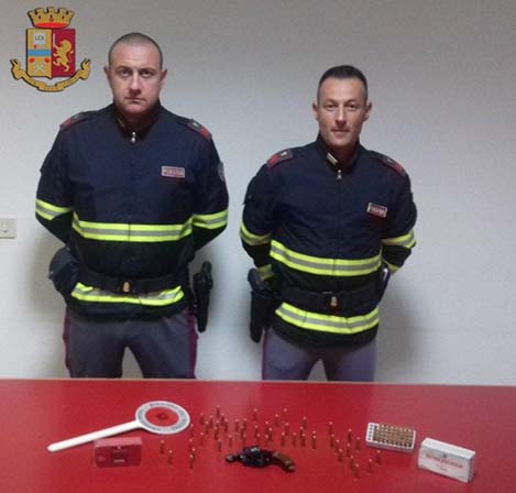 La sorpresa dopo il controllo. In A/1 col revolver pronto a far fuoco, arrestati dalla Polstrada
