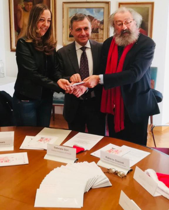 Babbo Natale 105.Natale Senza Pensieri 105 Assegni Da 300 Euro Il Regalo Della Compagnia Di Babbo Natale Agli Anziani Agenziaimpress It