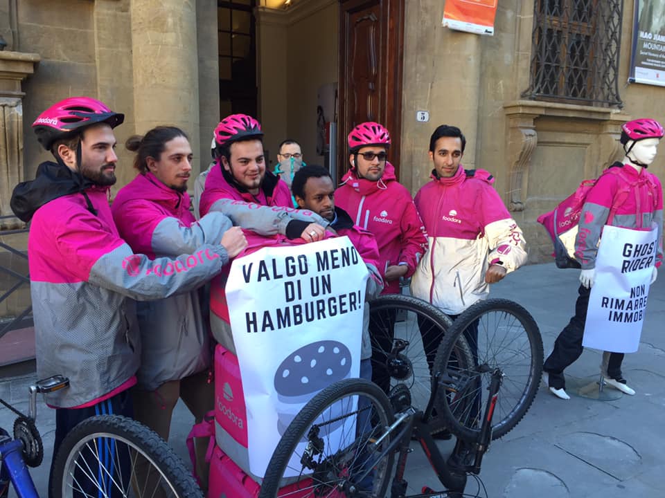 Pedala la protesta. Flashmob dei riders Foodora a rischio disoccupazione