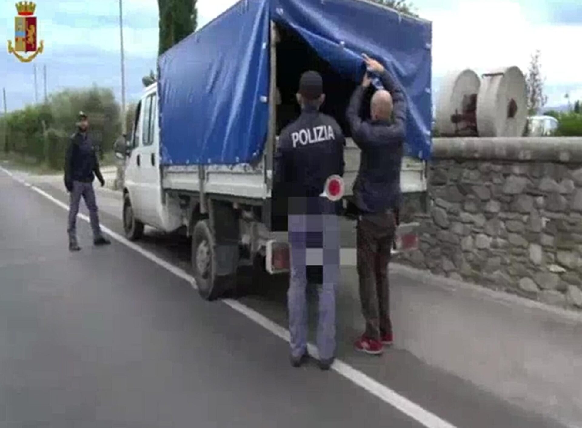 Caporalato in Toscana. Costretti a lavorare per 4 euro all’ora, 3 arresti e 4 denunce