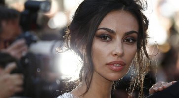 Cuore in Toscana. L’attrice Madalina Ghenea: «Amo Arezzo e Firenze è nel mio cuore»