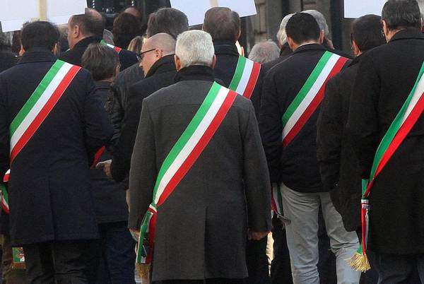 COMUNI:AL VIA CORTEO SINDACI A MILANO CON PISAPIA E ALEMANNO