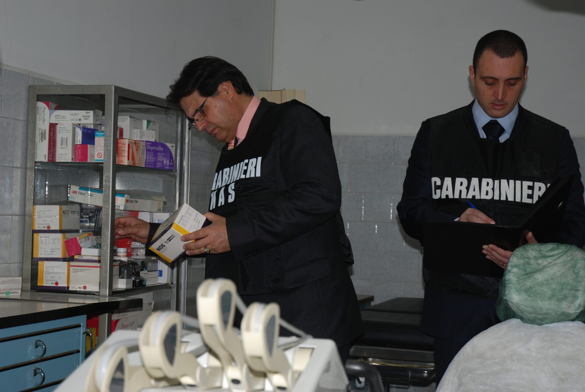 Dentista abusivo. Siena, denunciato 46enne che esercitava senza titolo. Trovati anestetici scaduti