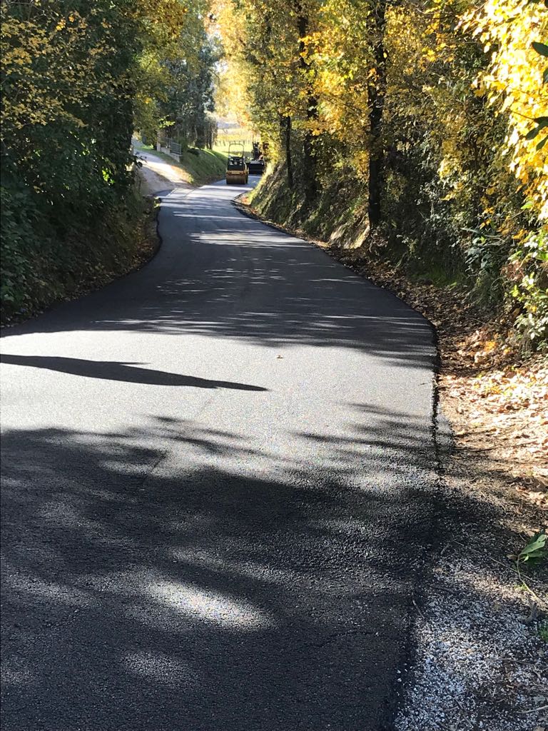 Terminati i lavori di asfaltatura nella strada di via Madonna delle Grazie che collega Sinalunga a Guazzino