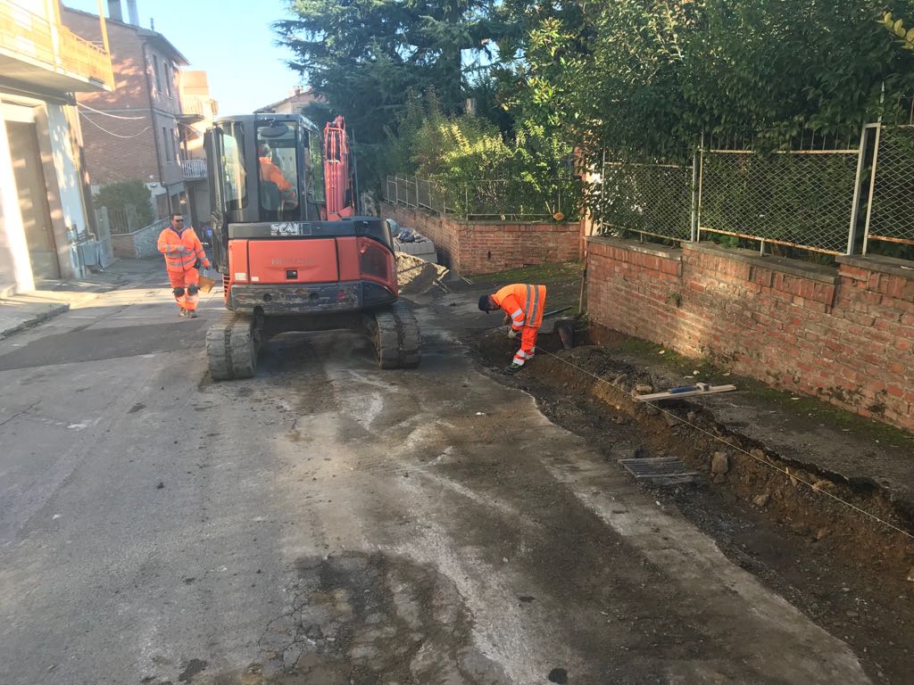 Lavori di rifacimento del marciapiede di via Grassi a Pieve di Sinalunga