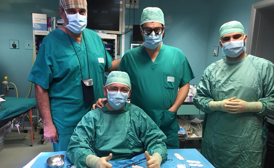 Chirurgo virale. Medico di Pisa su facebook: «Stanco di politici incompetenti». Fioccano like
