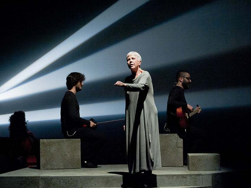 Fuga da Mosul. Ottavia Piccolo al Teatro delle Arti in “Occident Express”