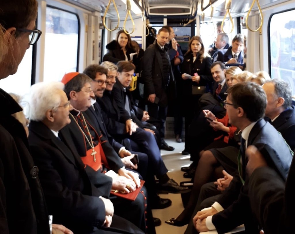 Inaugurazione col tricolore. Il Presidente Mattarella al primo viaggio della nuova tramvia