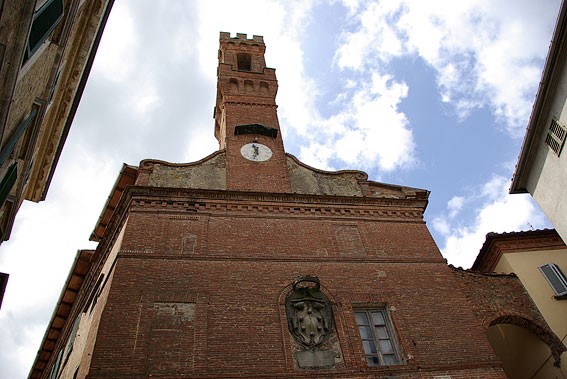Festa della Toscana, l’evoluzione socio-politica di Sinalunga e la storia architettonica del Palazzo pretorio