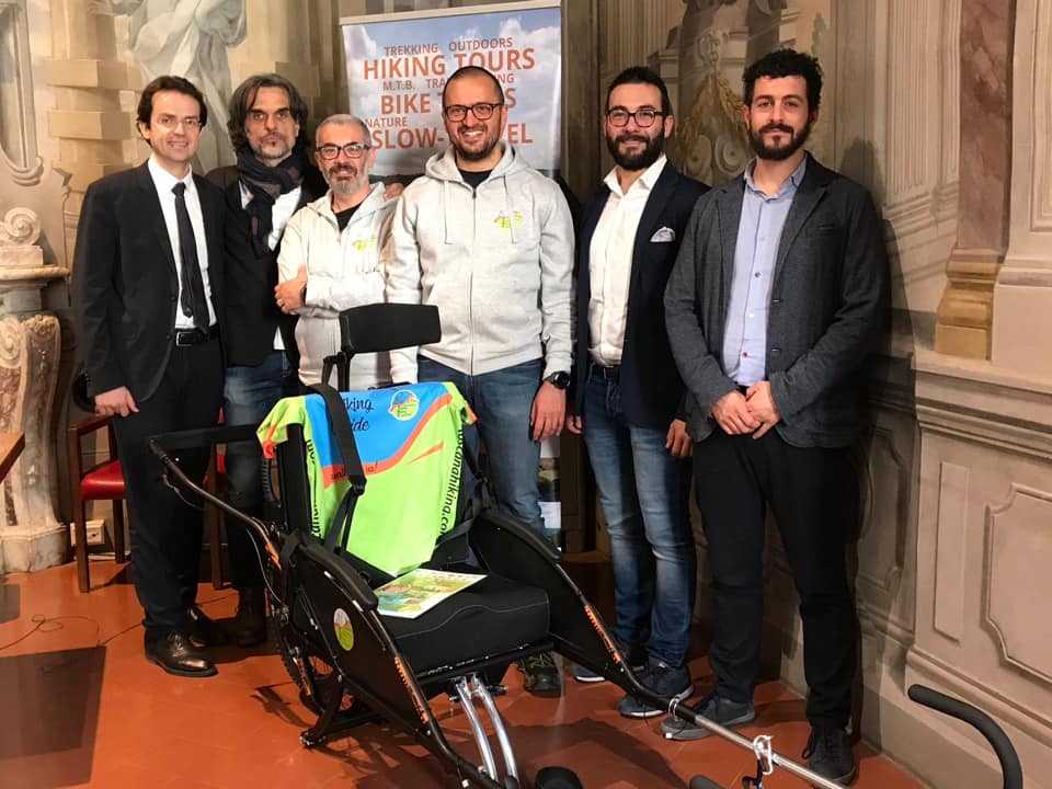 Never stop. Ecco la carrozzella Joëlette che permette anche ai disabili l’accesso a percorsi outdoor