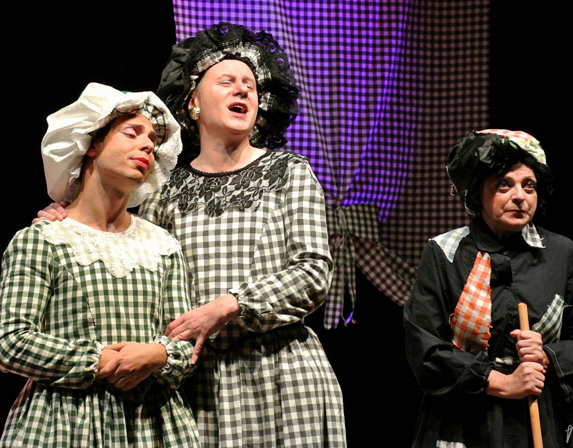 “Piccole Donne”. Alessandro Fullin in scena al Teatro Mascagni