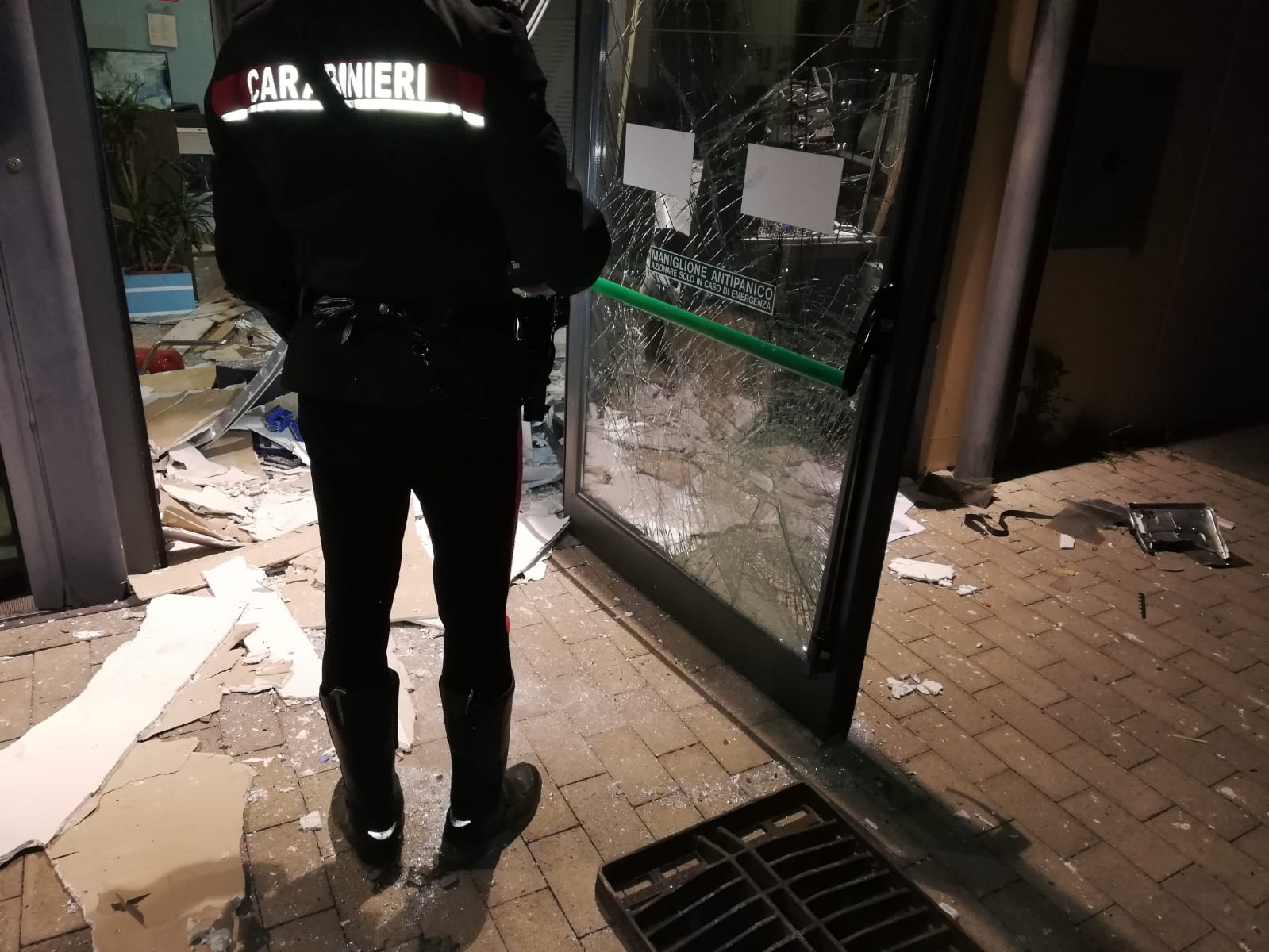 Rapina sventata. Assalto a filiale banca Cras a Serre di Rapolano, Carabiniere in borghese mette in fuga i malviventi