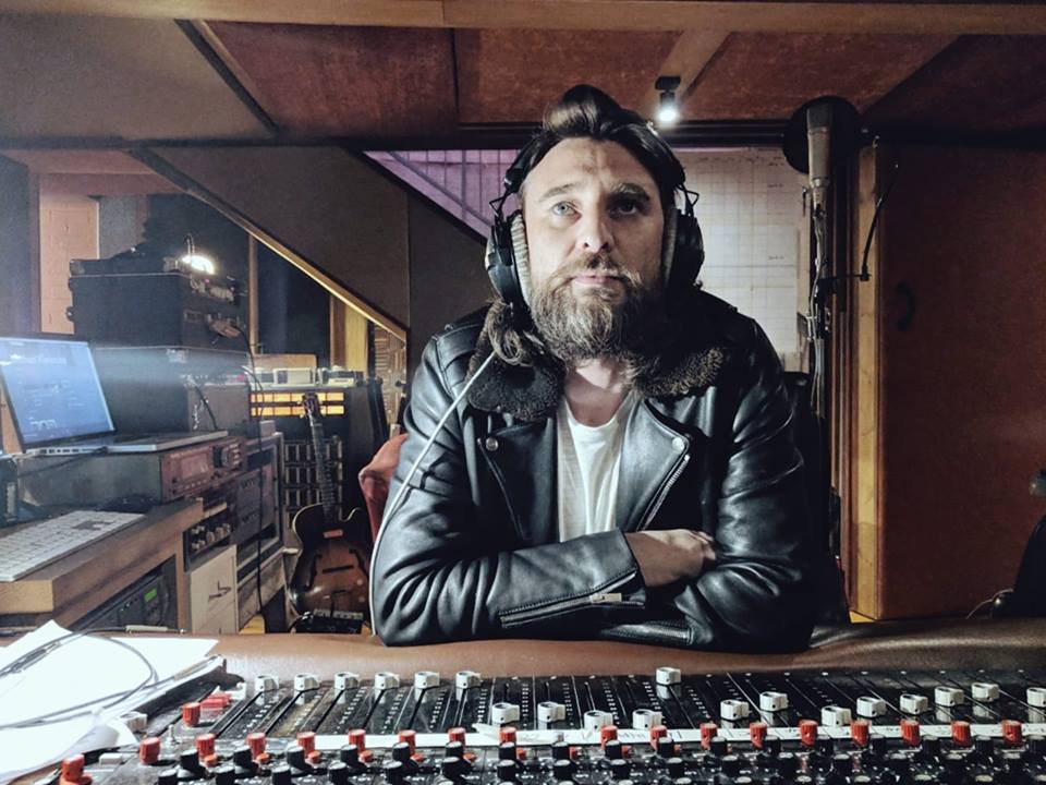 Winter Festival. Nic Cester al Teatro del Giglio con il progetto “Milano Elettrica”