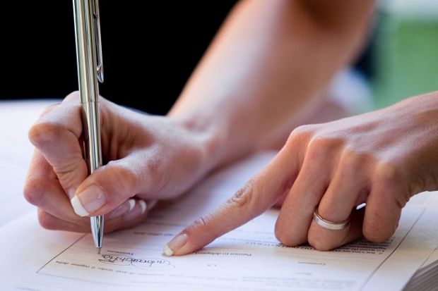 Stop a stereotipi di genere. La Regione Toscana mette a bando parole sessiste, c’è un manuale