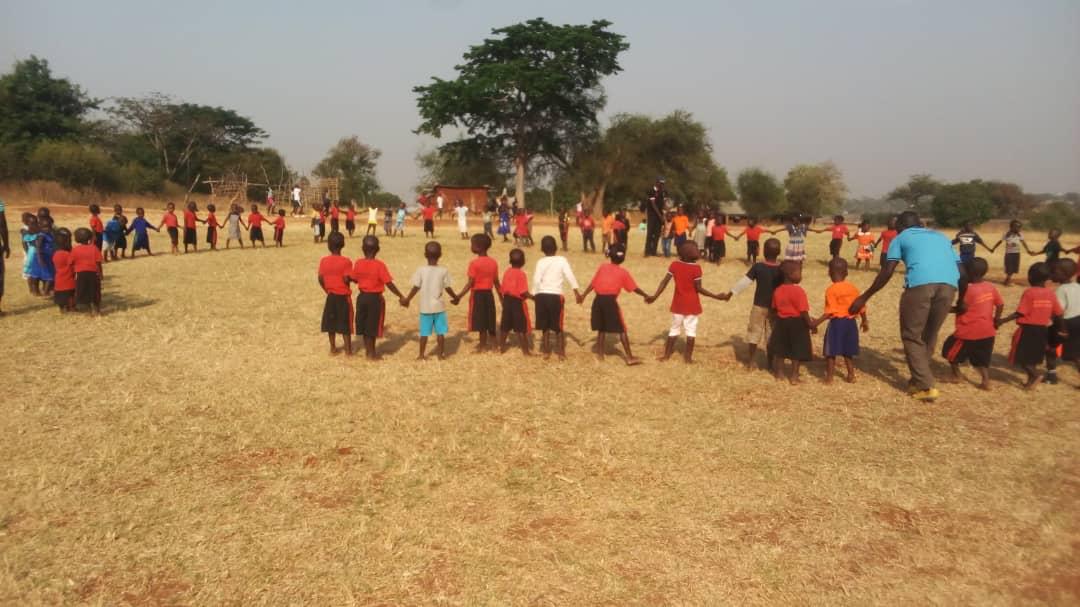 Aiuto concreto. Farmaci contro l’Aids e sostegno scolastico in Uganda grazie alla Fondazione Marmo di Carrara
