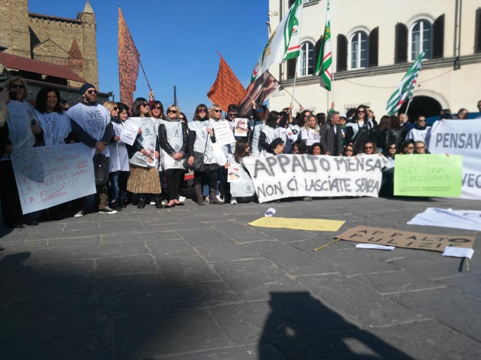 Quale futuro? Sciopero e presidio in piazza per i lavoratori di Cavalli, a rischio in 270
